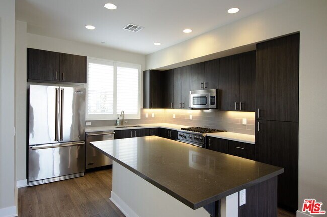 Foto del edificio - 2753 Waverly Dr