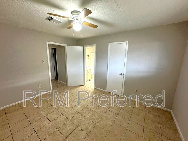 Foto del edificio - 6939 Chasewood Dr