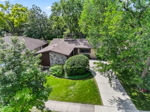 Building Photo - 407 E Berkshire Ln