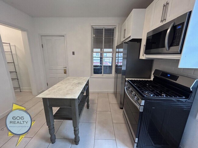 Foto del edificio - Remodeled 3 Bed In Avondale!