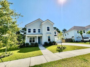 Building Photo - 137 Falaise St