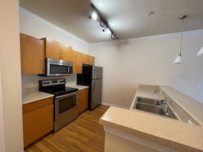 Building Photo - Gardens of Bridgehampton - 2 Bed - 2 bath ...