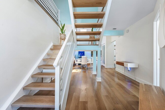 Building Photo - 1048 Raintree Dr