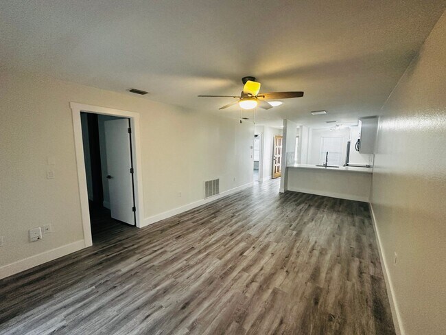 Foto del edificio - 2 Bed/2 Bath, 1 story Villa in Veterans Villas AVAILABLE May 11th!