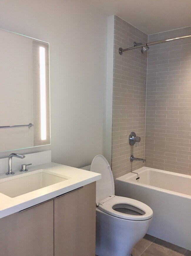 Building Photo - Kakaako: Ae'o - 2 Bed, 2 Bath Condo with 1...