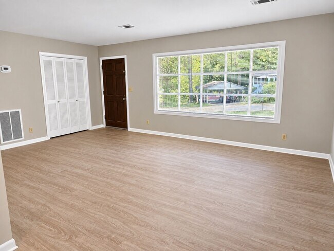 Building Photo - 1304 Brockton Dr