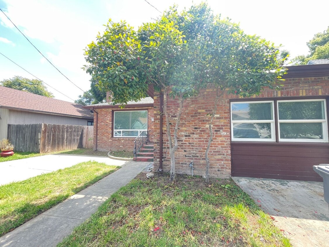 Foto principal - 3 bed / 2 ba house - Yuba City