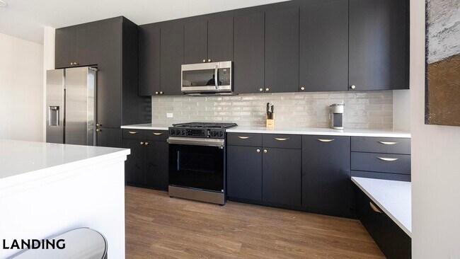 Foto del edificio - 1557 Logan St