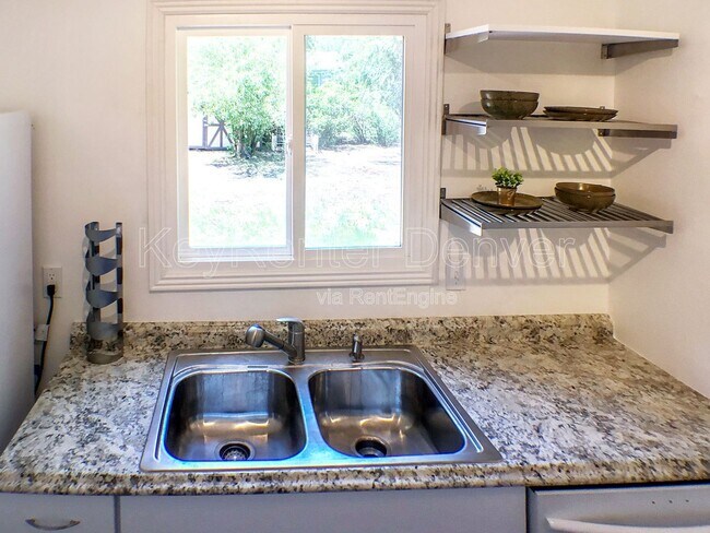 Foto del edificio - 1285 S Holly St