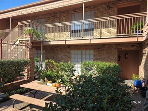 Building Photo - 812 Marshall St