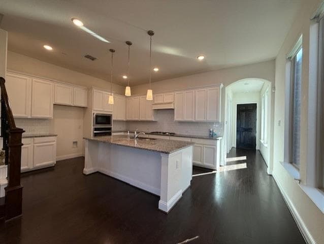 Building Photo - 18136 Lakefront Ct