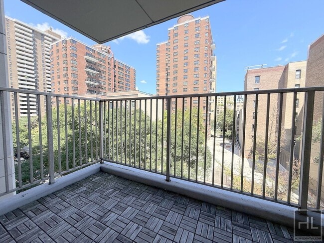Building Photo - 1 bed 1 bath /Laundry in Unit - WEST 93 STREET