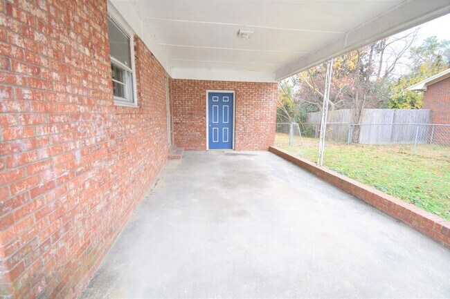 Foto del edificio - 3 Bedroom 2 Bath Home (Pets Under 30lbs Considered)