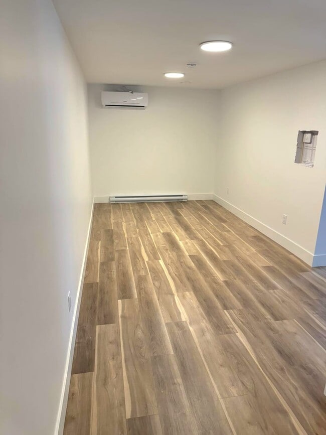 Building Photo - 2 Bedroom 1 Bathroom Apartment