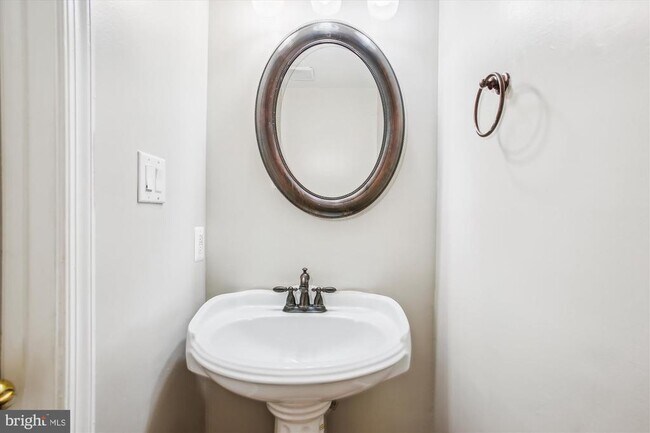 Foto del edificio - 9011 Mulvaney Ct