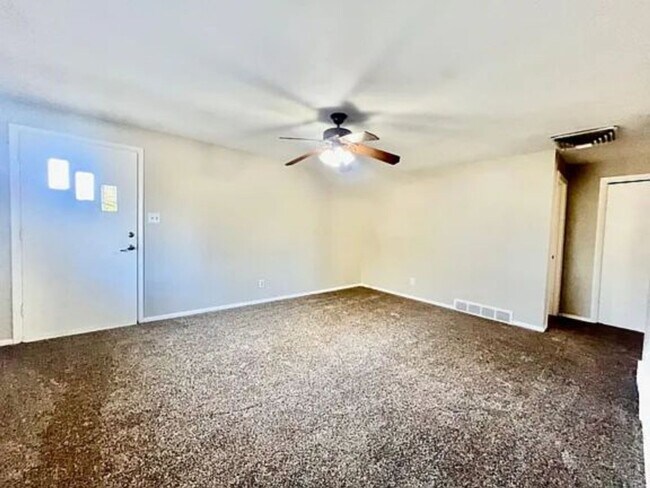 Building Photo - Duplex Unit Now Available!