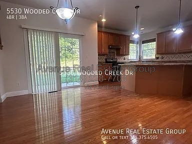 Foto del edificio - 5530 Wooded Creek Dr