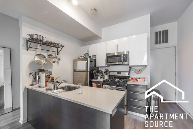 Building Photo - 2020 S Throop St