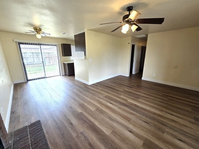Foto del edificio - Beautiful 3 Bedroom 2 Bath Home near Monache High School