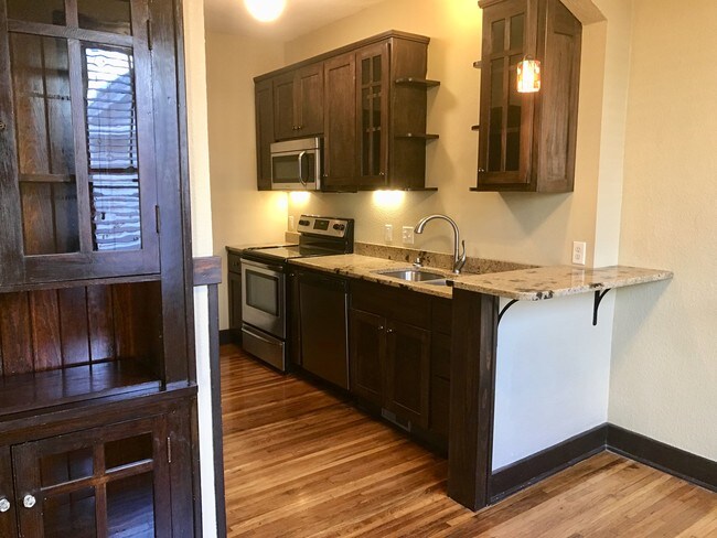 Foto del edificio - 616 E 7th St