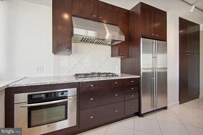 Foto del edificio - 4141 N Henderson Rd