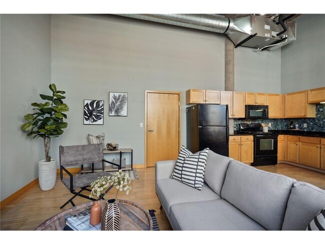 Building Photo - 521 S 7th St