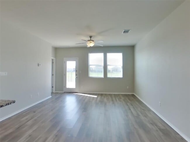 Building Photo - 5010 Saddle Clb Dr