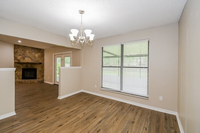 Foto del edificio - 2215 Botany St