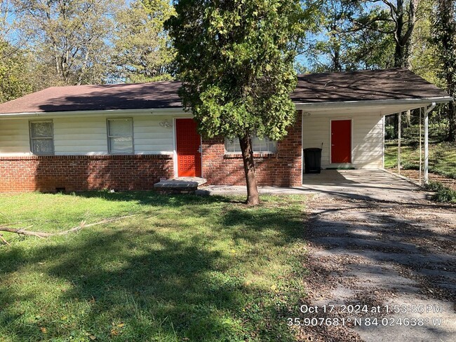 Building Photo - 3 Bedroom House with Carport