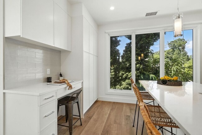 Building Photo - Harrison Grand