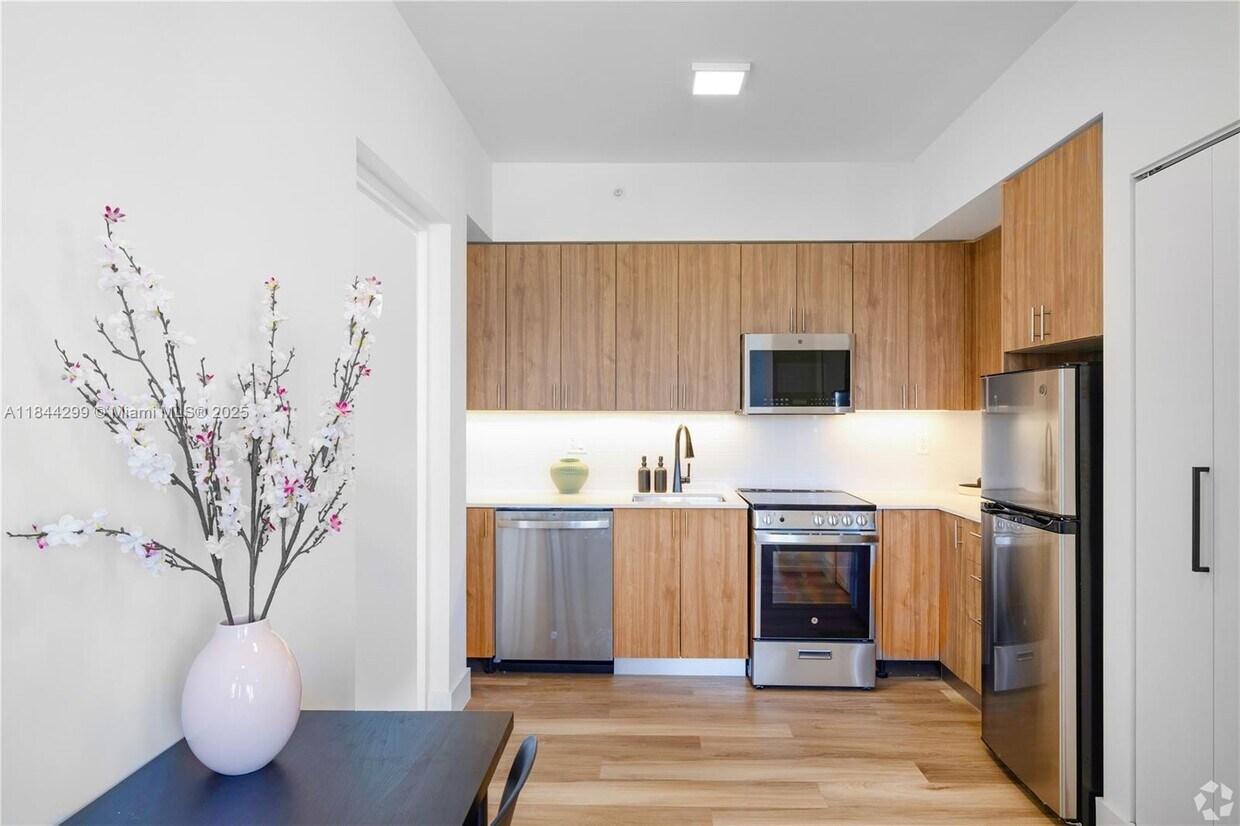 Foto principal - 650 SW 1st St