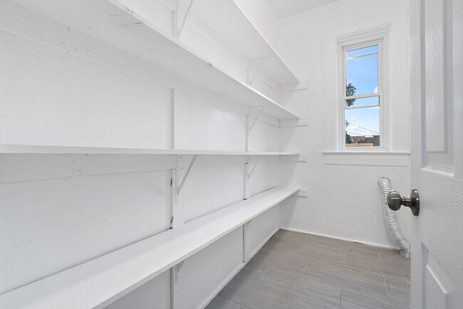 Building Photo - 4318 S Prairie Ave