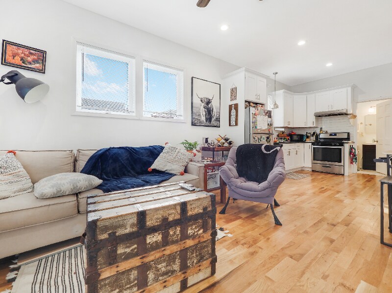 Foto principal - 1148 W Belmont Ave