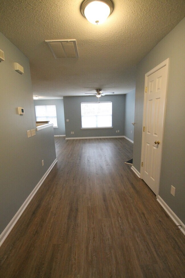 Foto del edificio - 1364 Walnut Hill Dr