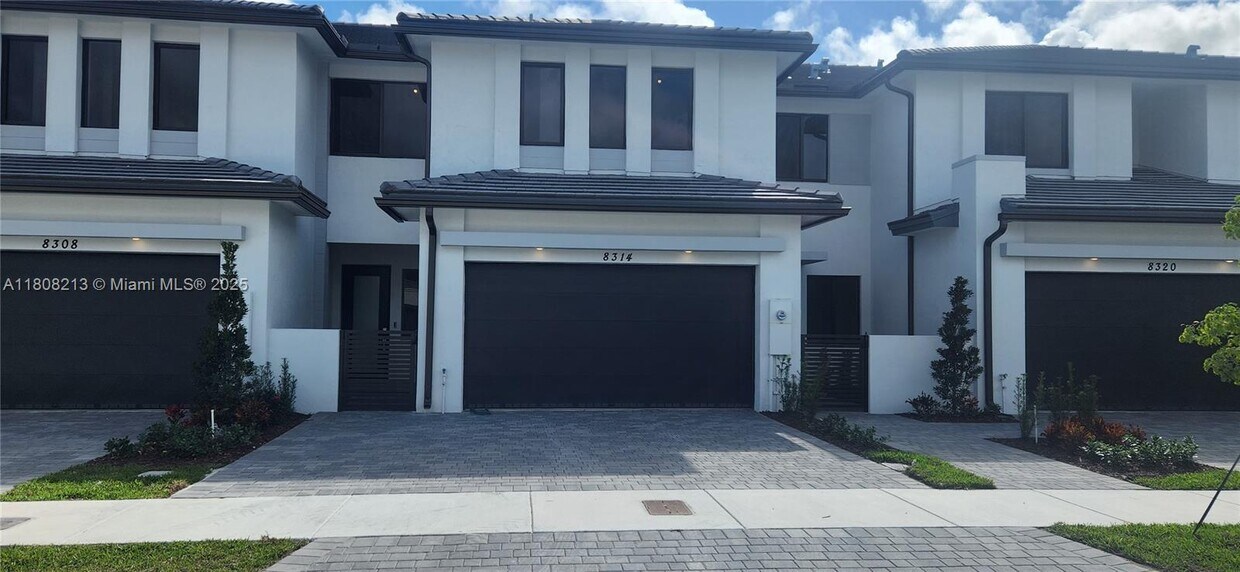Foto principal - 8314 SW 120th Ter