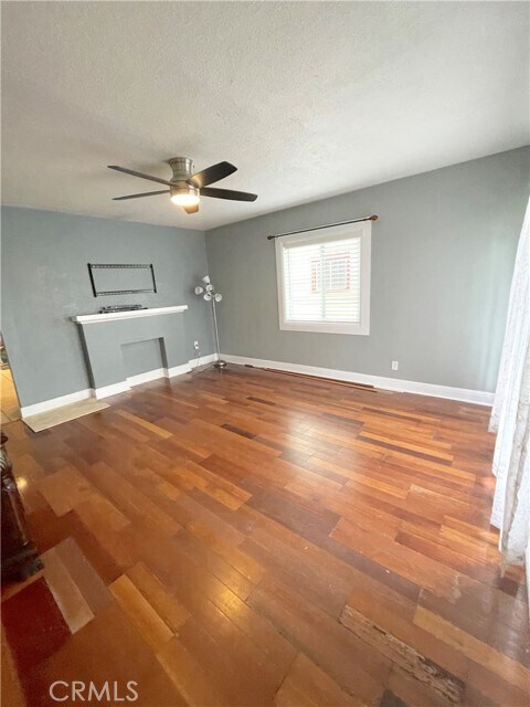 Foto del edificio - 1158 E 77th Pl