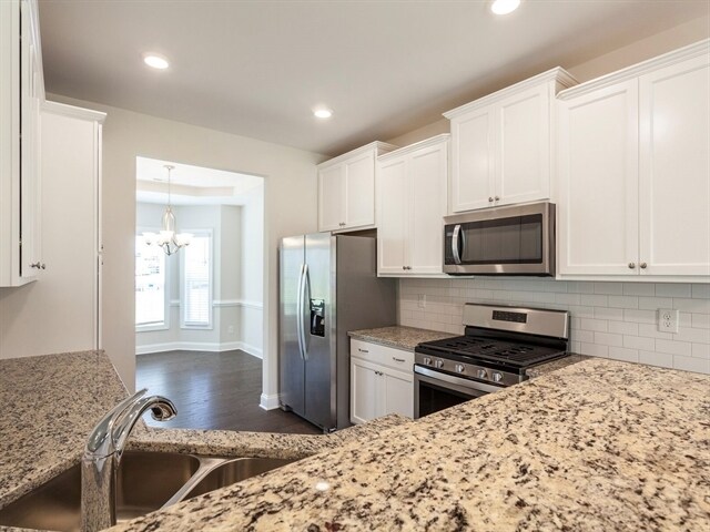 Foto del edificio - 102 White Ash Ln