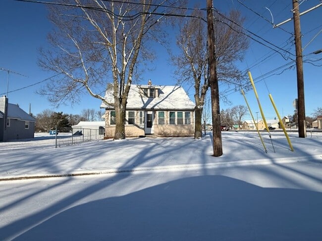 Building Photo - Single Family Home Available for Rent!