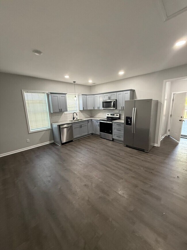 Foto del edificio - 1 Bed/1 Bath Apartment (Upstairs)