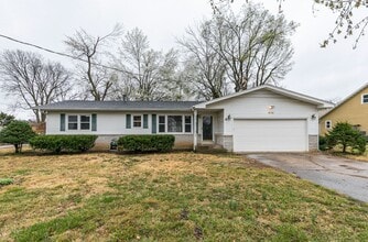 Building Photo - 916 E Farm Rd 182