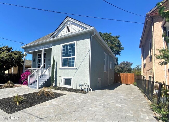 Building Photo - 4 br, 3 bath House - 1030 Vine Street