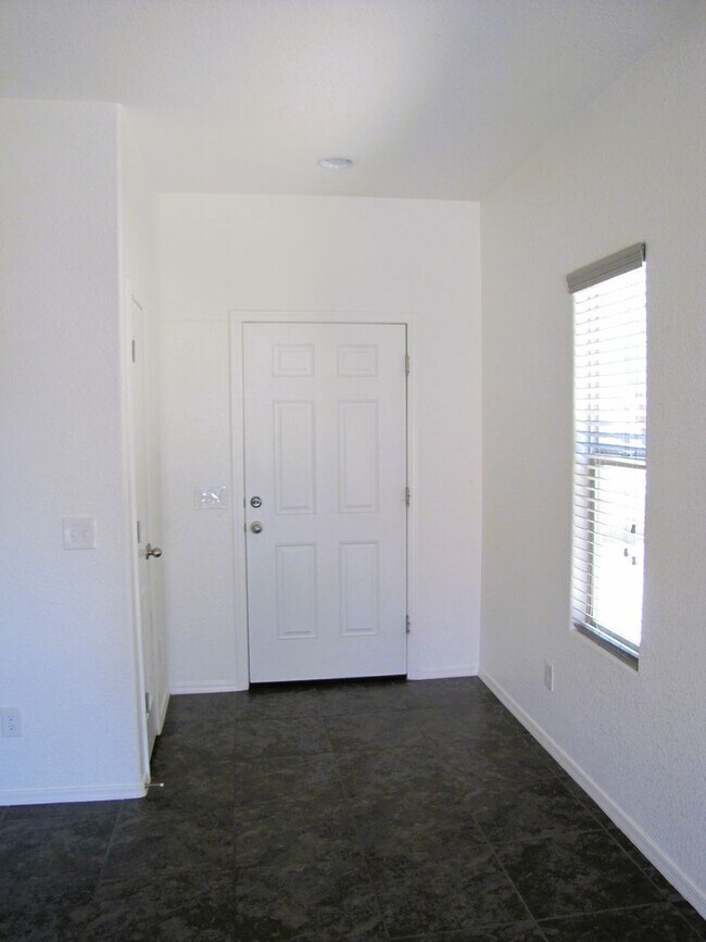 Foto del edificio - 3BR/2BA/2CG, 1302 sq.ft. home in Chaparral...