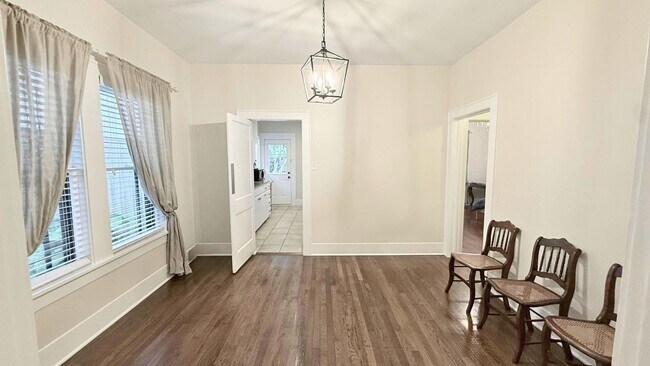 Building Photo - 2220 Avalon Pl