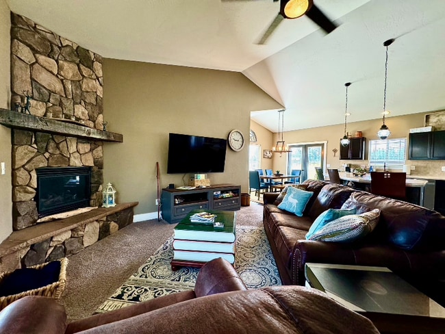 Building Photo - 154 Columbia Range Dr