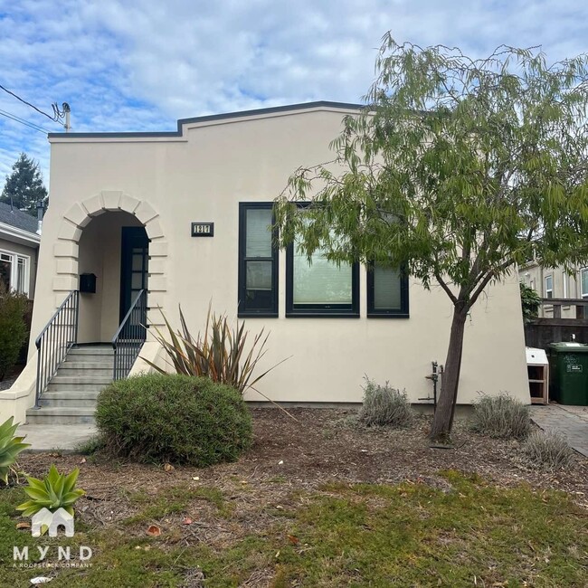 Building Photo - 1217 Delaware St