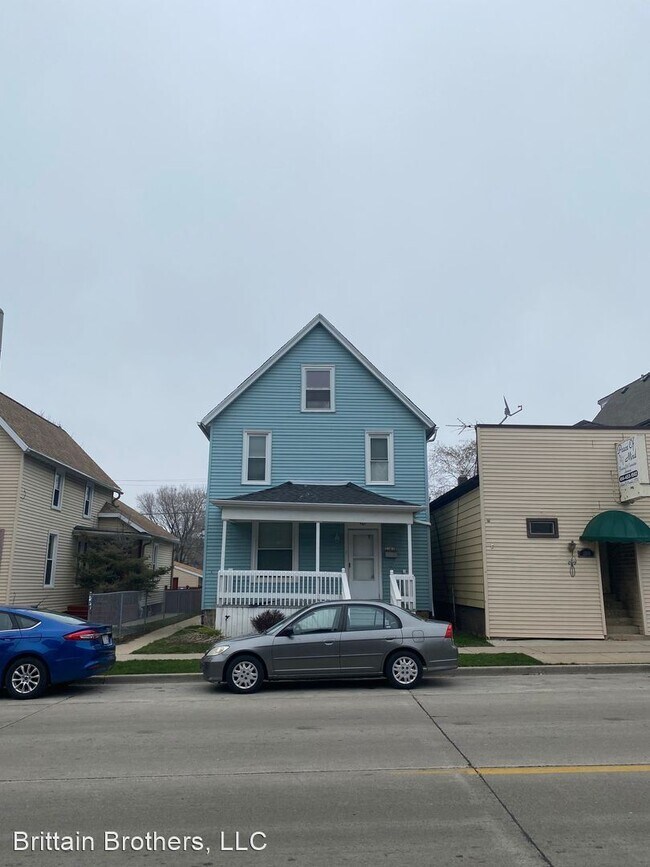 Building Photo - 2362 S Howell Ave