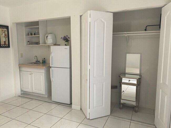 Building Photo - 965 SW 136th Pl