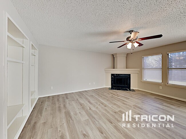 Foto del edificio - 1052 Shadywood Dr
