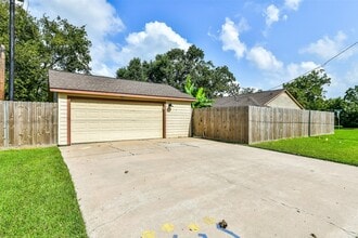 Building Photo - 304 Bellmar Ln