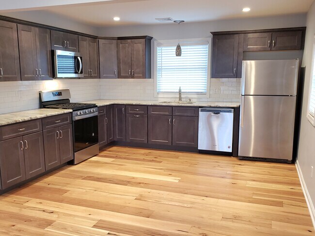 Upscale kitchen - 22 4th St